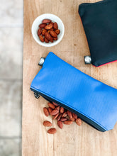 Charger l'image dans la galerie, Petite Pochette Meredith | Bleu royal