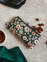 Charger l&#39;image dans la galerie, Petite Pochette Meredith | Motifs Marguerites
